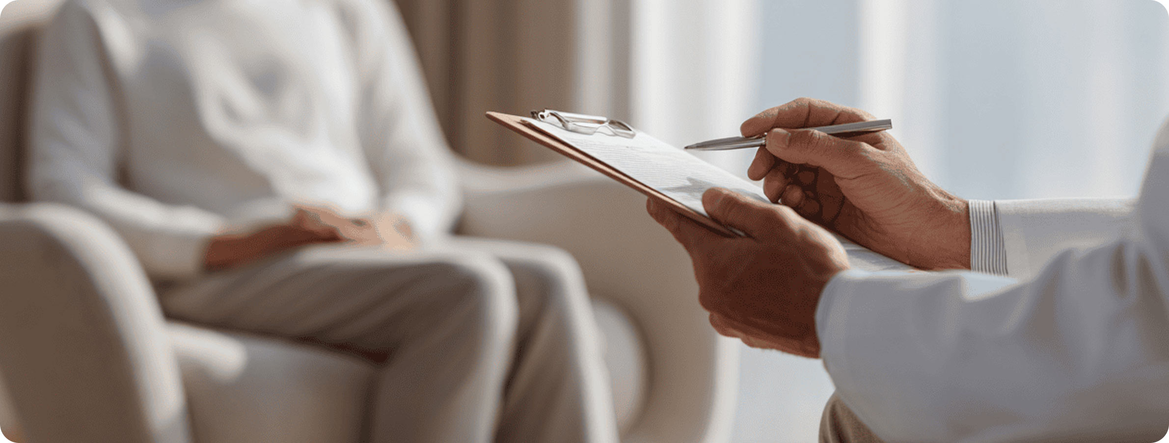 Innere Medizin Frankfurt – Arzt untersucht Patienten